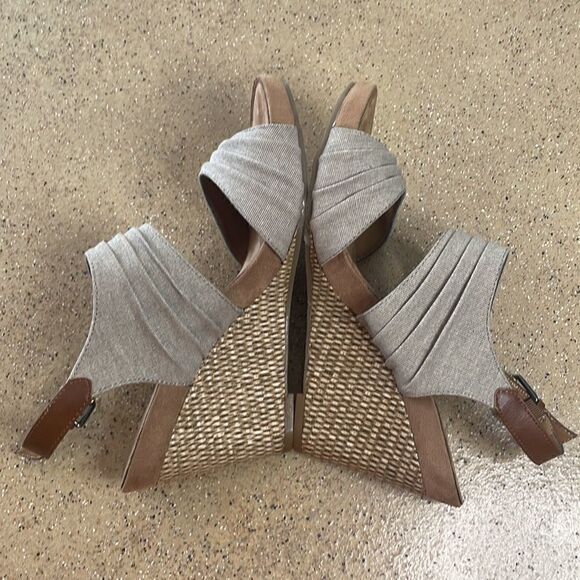 A2 AEROSOLES "May Plush" in Tan Canvas w Woven Grass Wrapped Wedge Heel Sandals - Picture 3 of 10